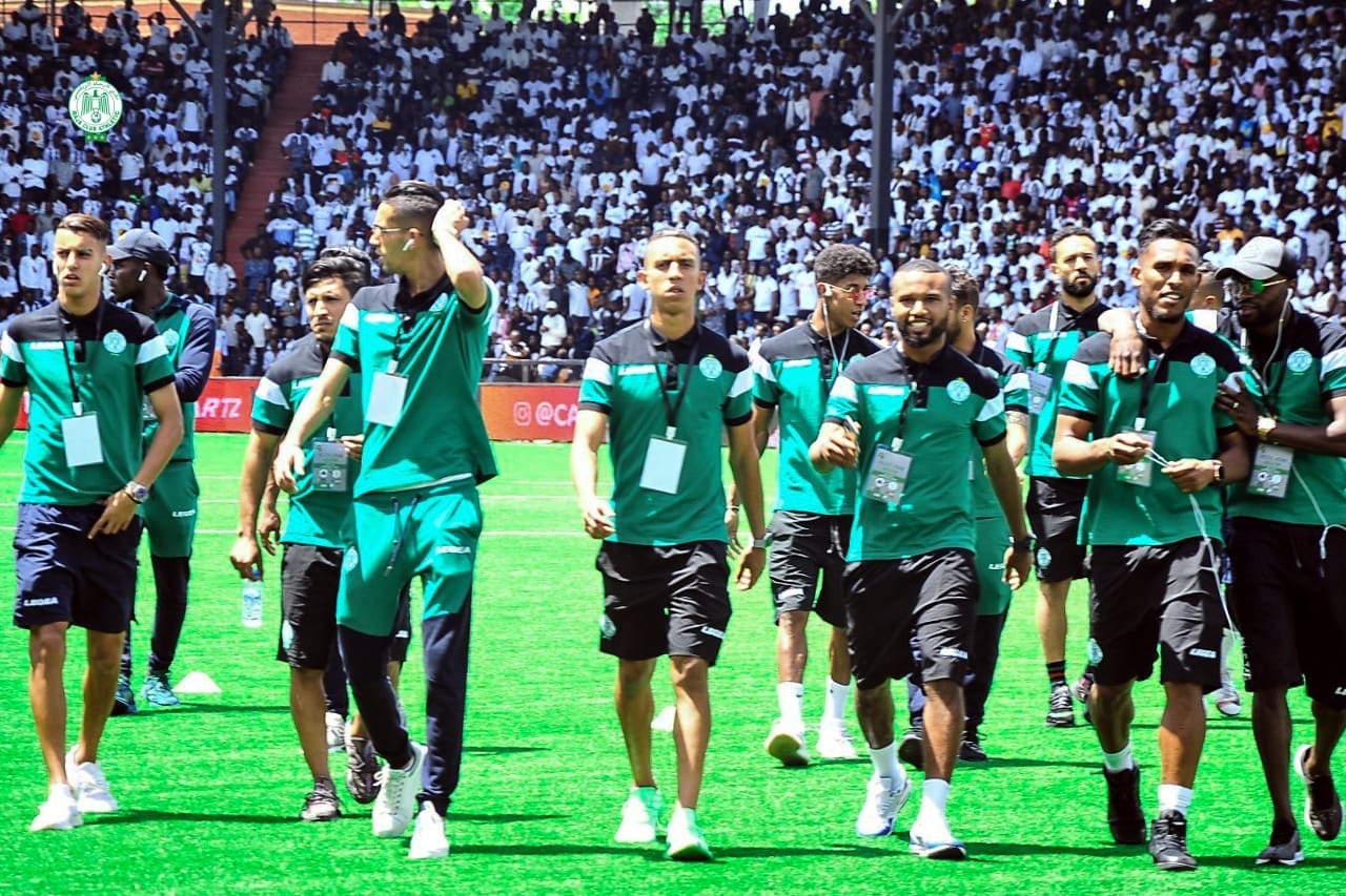 جمهور مازيمبي يستفز لاعبي الرجاء و مُناصرون يضعون "السحور" في خط المرمى