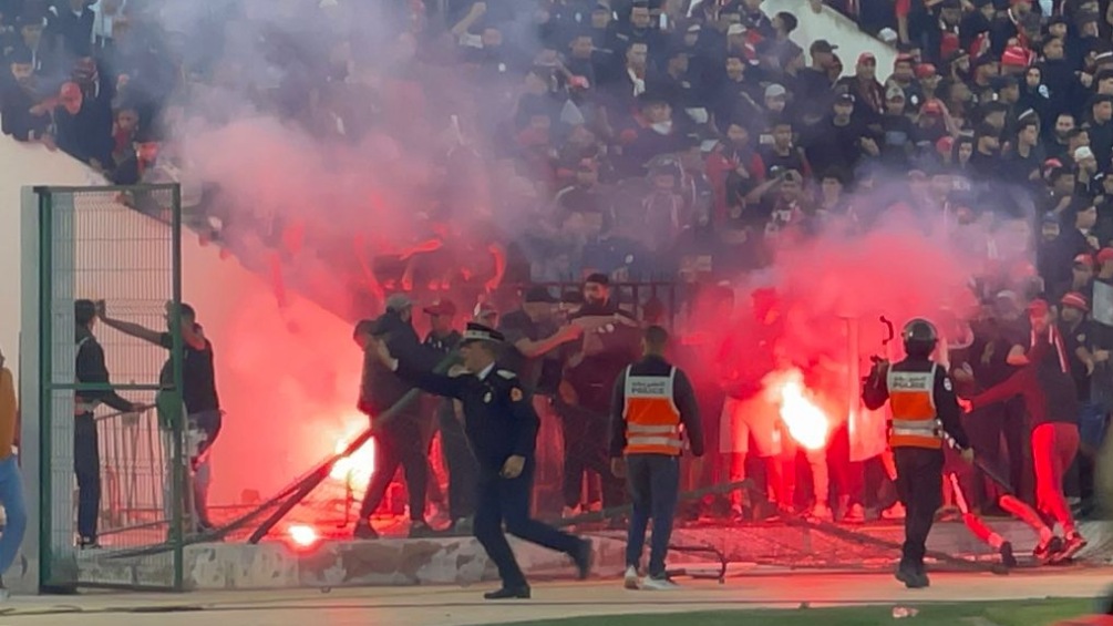 الوداد بدون جماهيره لأربع مباريات بسبب شغب ملعب البشير