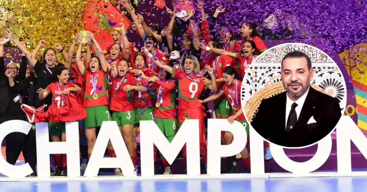 الملك محمد السادس يهنئ منتخب السيدات داخل القاعة بعد التتويج بكأس إفريقيا