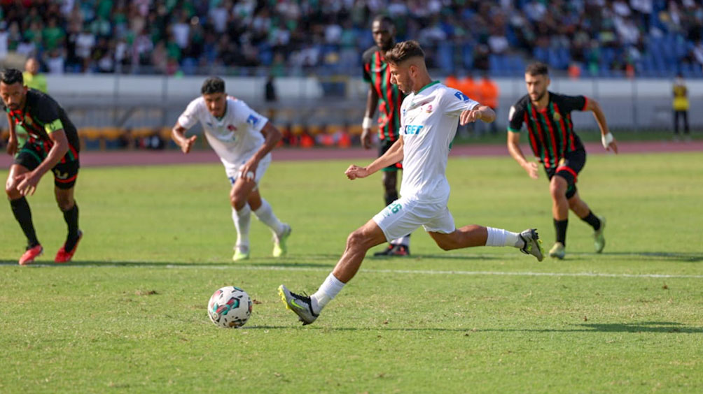 الجيش الملكي يتعادل أمام الرجاء الرياضي في كلاسيكو المغرب