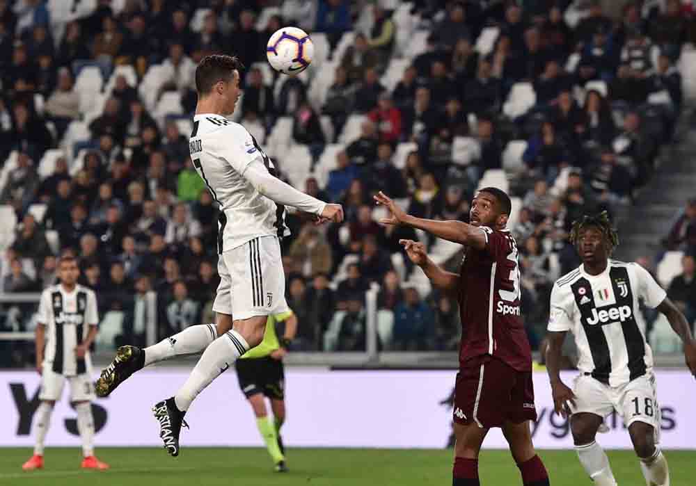 رونالدو ينقد يوفنتوس من الهزيمة في ديربي تورينو