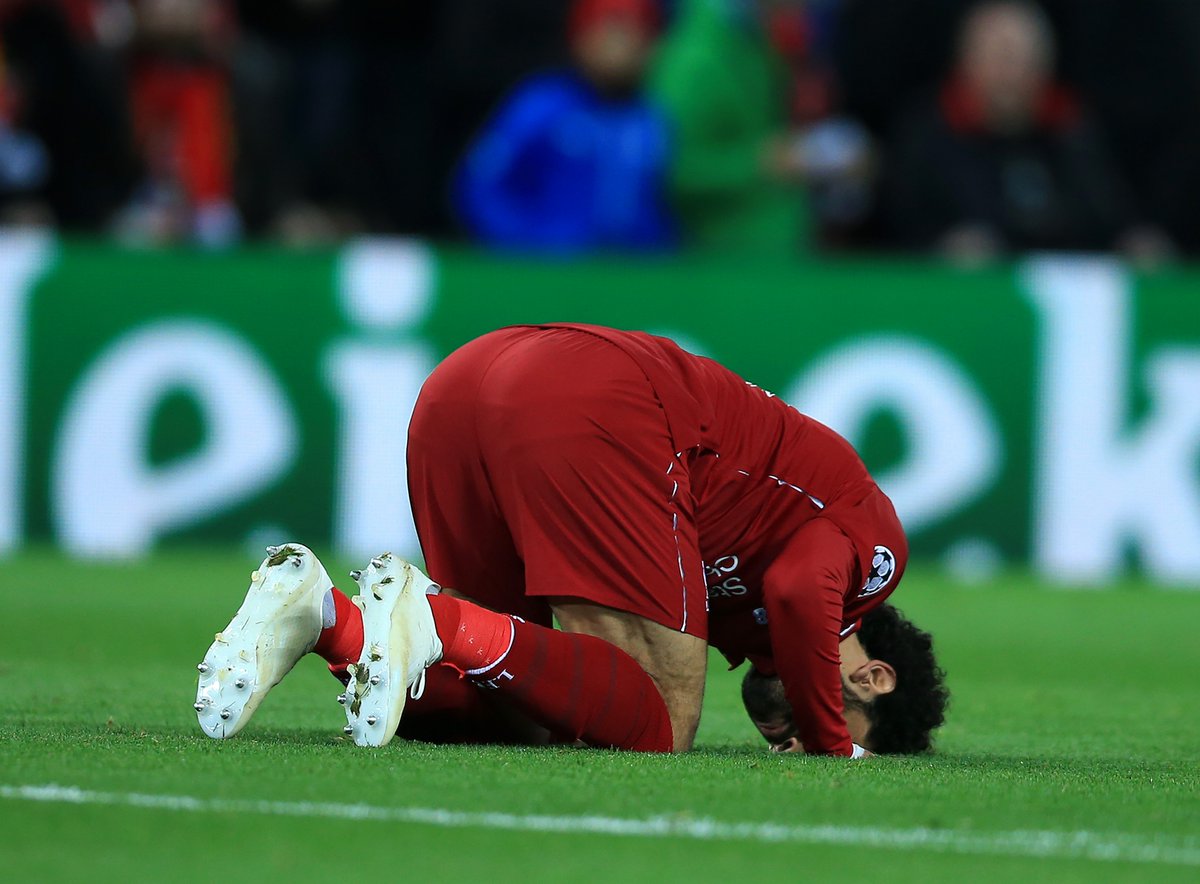 تكريم .. محمد صلاح وسط مدينة غزة