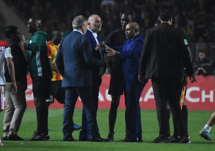 ماكرون يتسبب في تأجيل اجتماع الكاف الطارئ بشأن مباراة الوداد والترجي