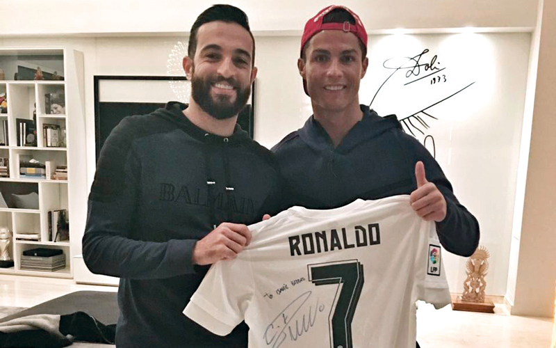 المغربي فتوحي يوقع لهذا الفريق الخليجي