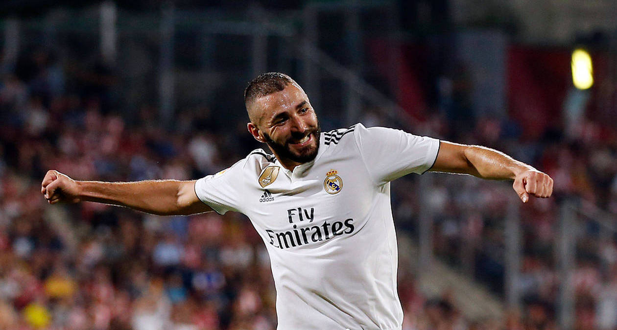 بنزيمة لم ينسى أصوله ويساند الجزائر في نهائي الكان