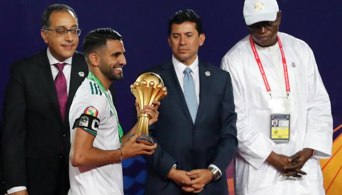 بلاغ يناشد بمعاقبة محرز لـتجاهله رئيس الوزراء المصري أثناء التتويج