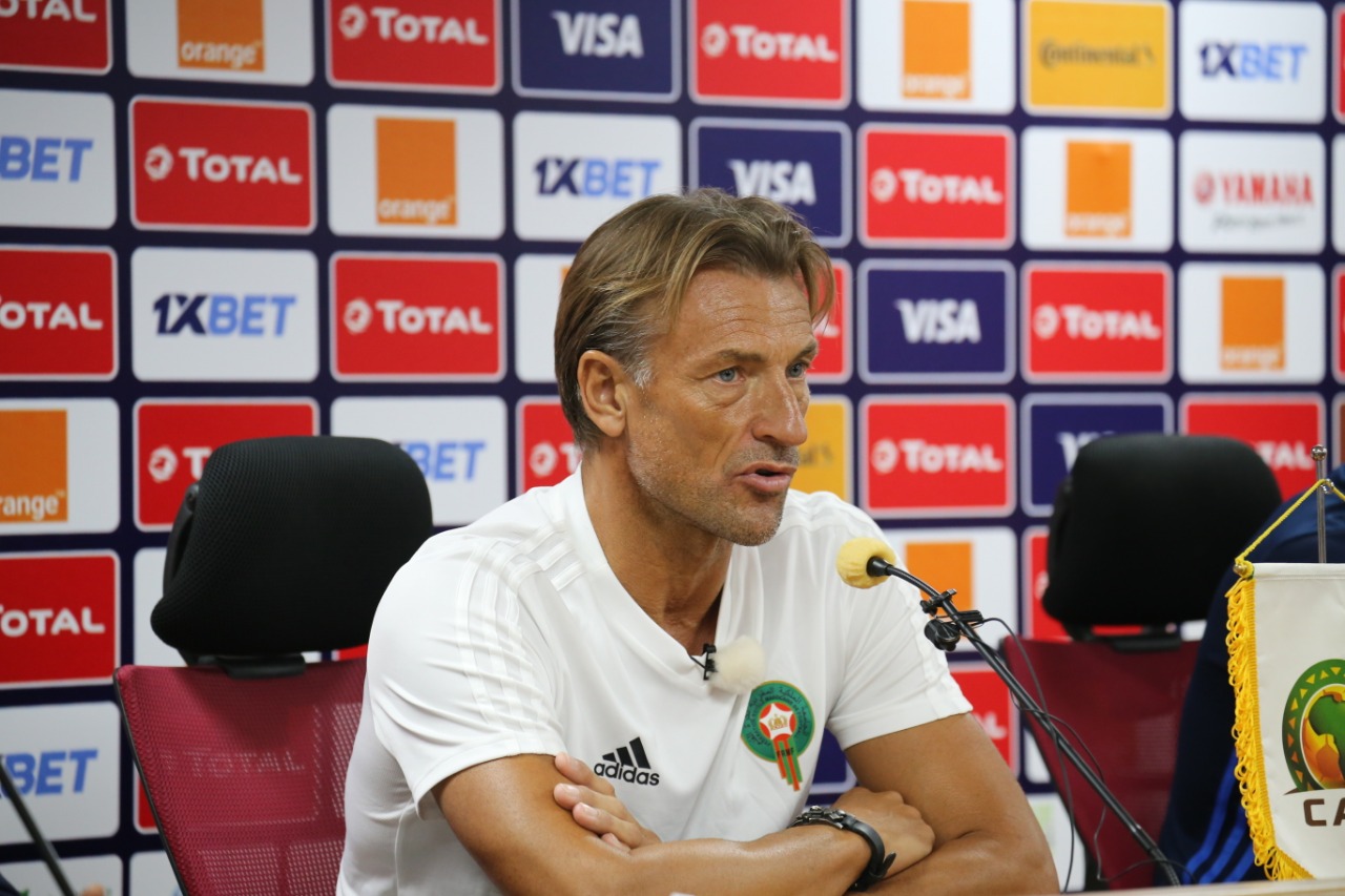 الاتحاد السعودي يقيل مترجم المنتخب ويلمح لقدوم رونار