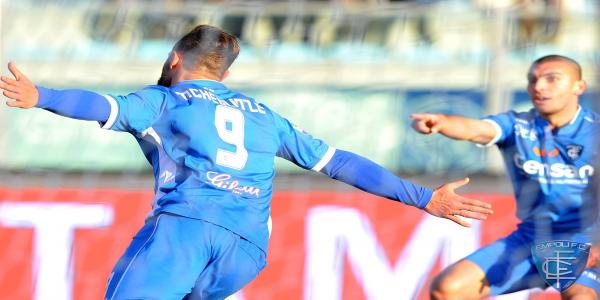 صراع الزمالك والأهلي على ضم مهاجم هذا الفريق الإيطالي