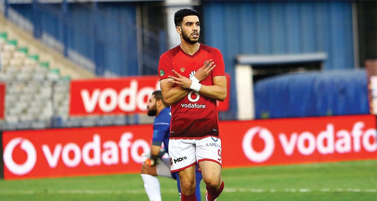 بعد غضب الجماهير، الأهلي يدافع عن أزارو