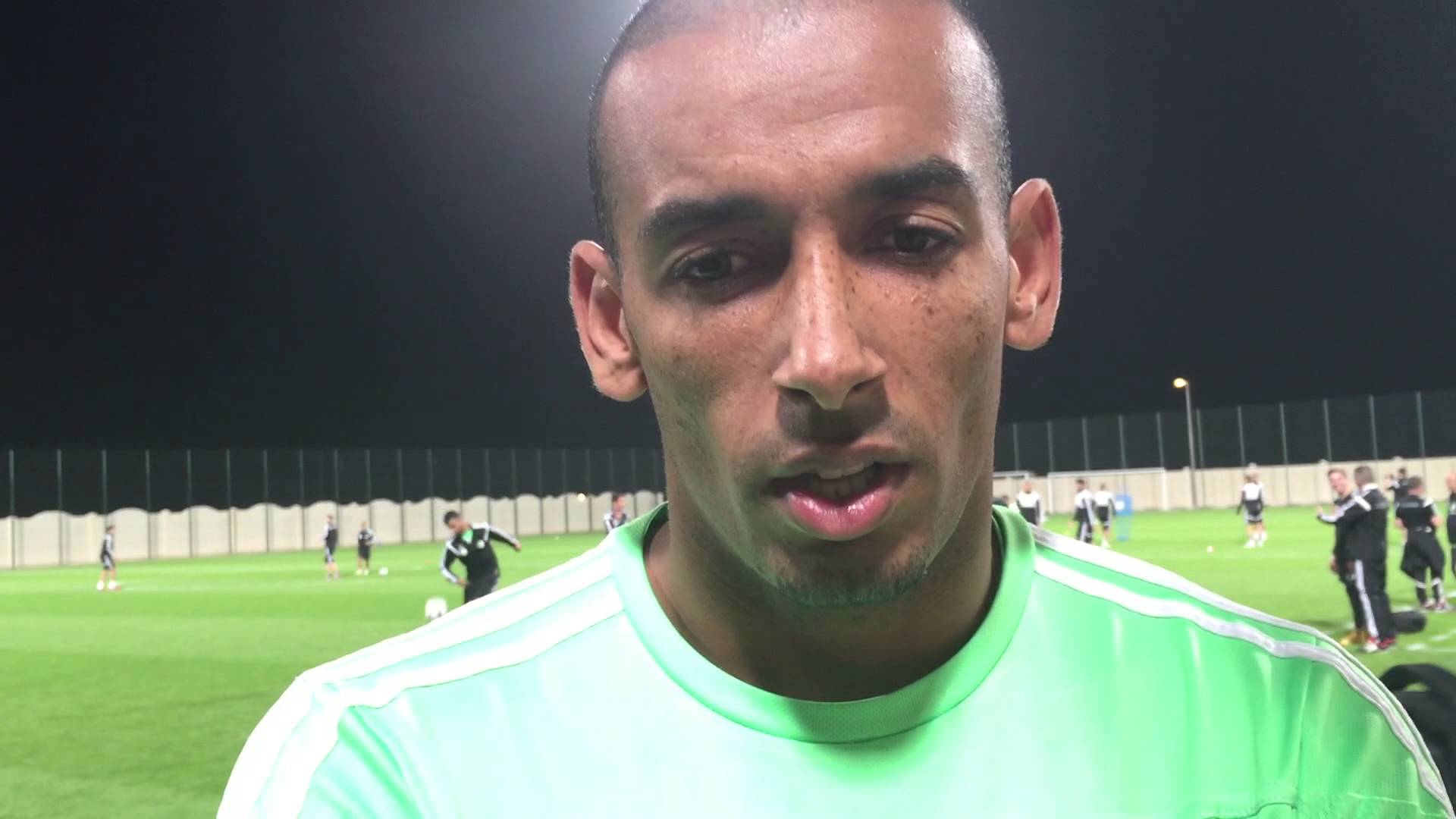 الحارس الجزائري دوخة يعتذر لجماهير النصر و الرائد