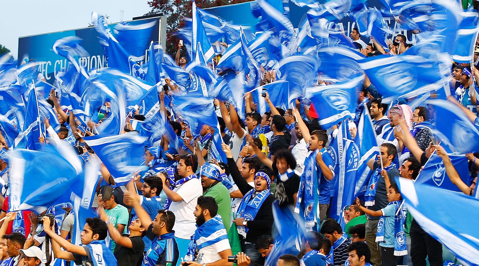 دعم جماهير هلالي أمام أوراوا في اليابان