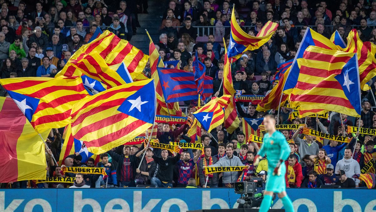 الحكومة الكتالونية تضغط لإجراء مباراة برشلونة ونابولي دون جماهير