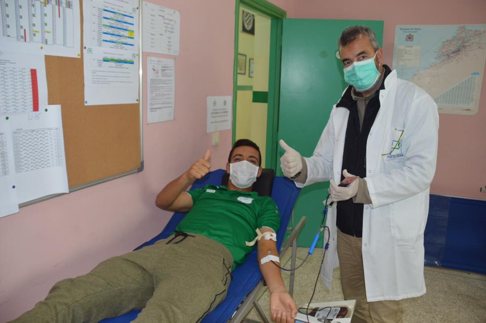 لاعبو الدفاع الحسني الجديدي يتبرّعون بالدم لمحاربة فيروس كورونا