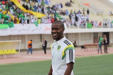 نجم منتخب موريتانيا يوقع في كشوفات فريق مغربي
