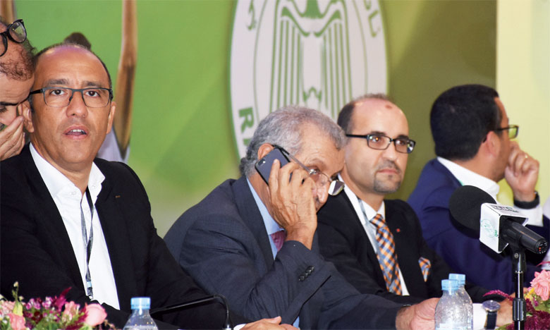 خاص .. فريق الرجاء يعيش على وقع التسيب والانشقاقات أمام سبات مكتب النادي