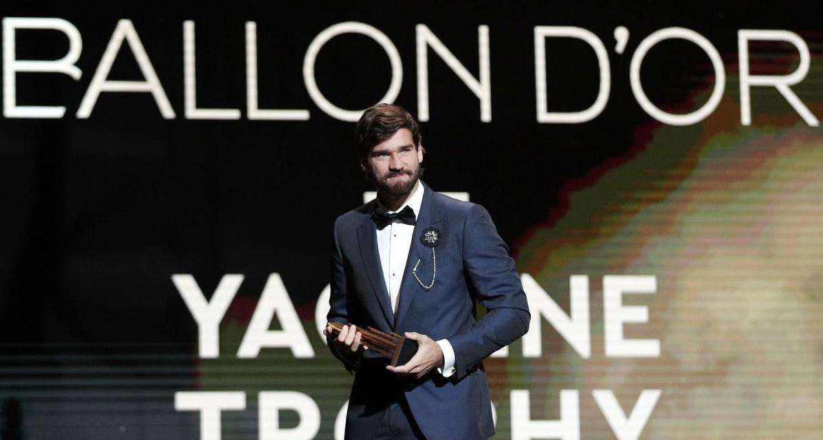 أليسون بيكر يتوج بجائزة "ليف ياشين" لأفضل حارس في العالم