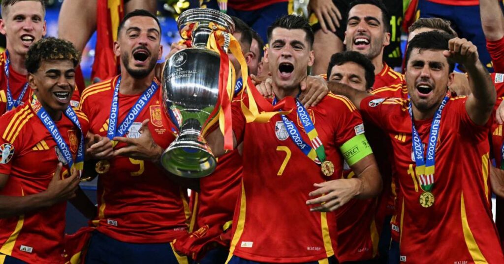 إسبانيا تتوج ببطولة يورو 2024 بعد فوزها على إنجلترا بهدفين مقابل هدف