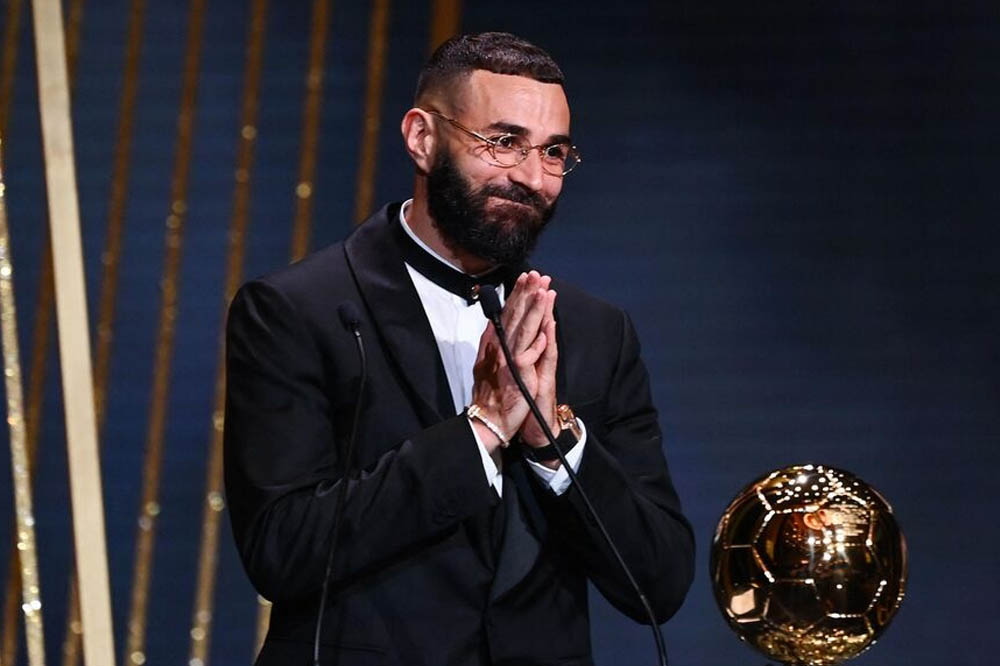 بنزيمة يعلق على تتويجه بجائزة الكرة الذهبية