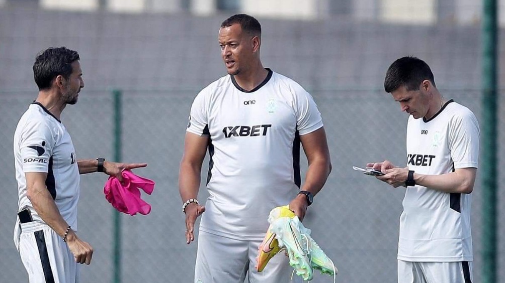 الرجاء الرياضي يقدم طاقمه التقني الجديد الذي سيرافق زينباور في تداريب “الخضر”