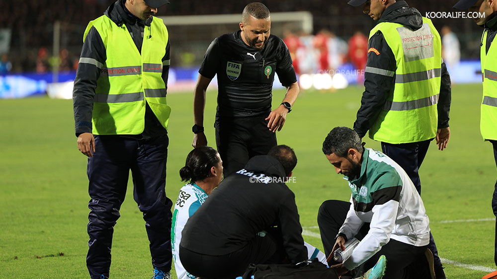 الرجاء الرياضي يستنكر “المجزرة” التحكيمية التي تعرض لها في “الديربي”