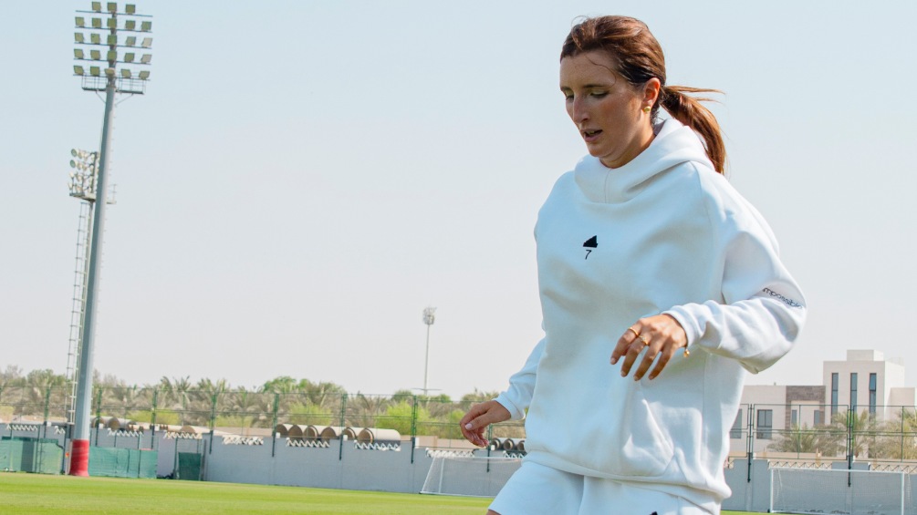 زينب مغربية تدخل التاريخ كأول امرأة  عربية وكيلة لـ “الفيفا” في الشرق الأوسط