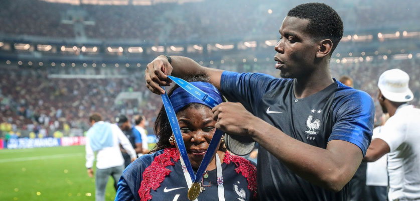 بوغبا يؤكد سرقة ميداليته الذهبية التي حصل عليها بعد تتويج بمونديال روسيا