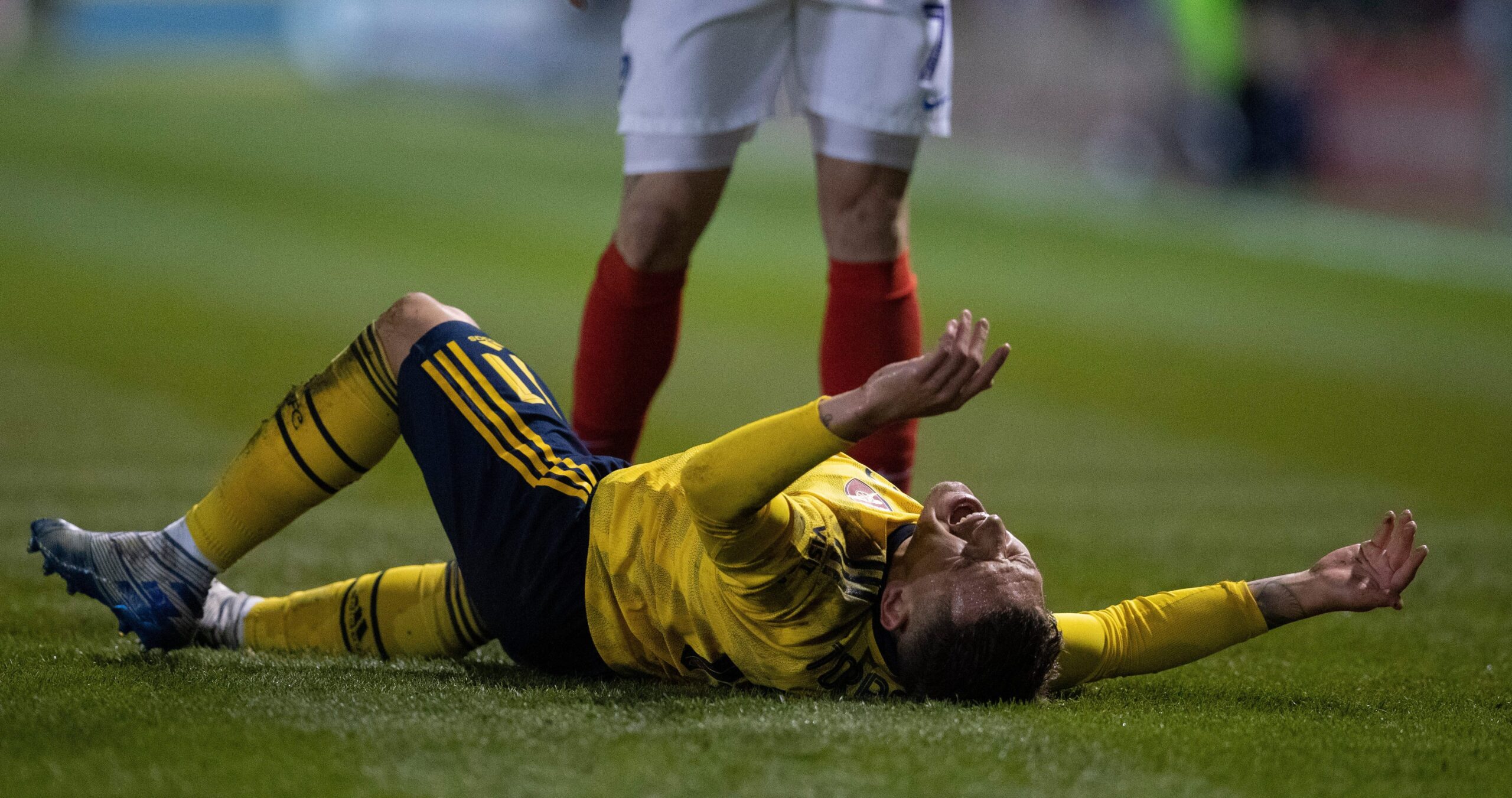 IXZRoglBGqs3UjU3JBmZbt4H04yMFIOREtHamcHW scaled توريرا يتعرض لكسر في الكاحل قد ينهي موسمه مع أرسنال