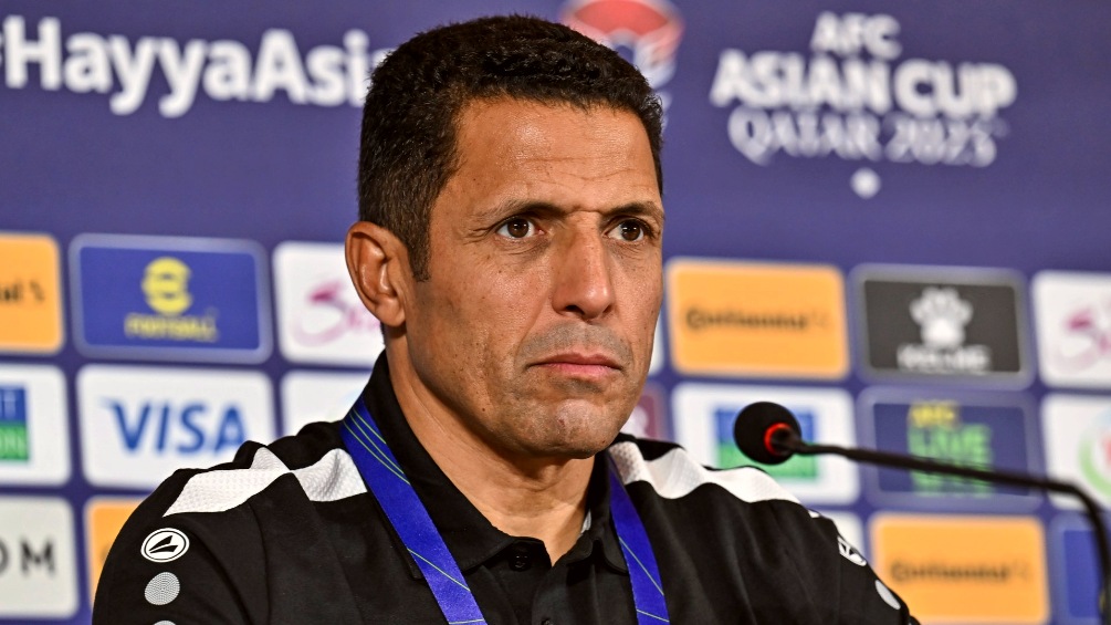 الاتحاد الاردني لكرة القدم: ” يجمعنا عقد واضح مع عموتة”
