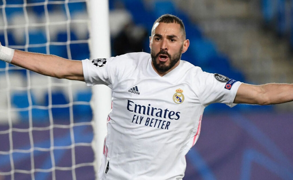 بنزيما يقود ريال مدريد إلى ثمن دوري الأبطال بعد الفوز على بوروسيا مونشنغلادباخ