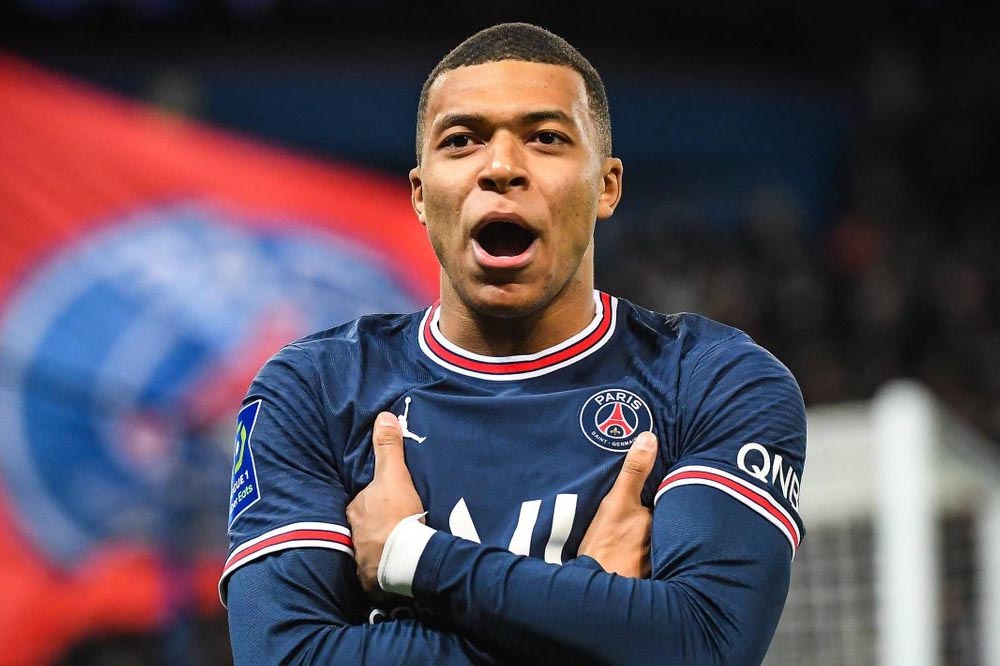 مبابي يكشف عن اختياراته للاعبين المرشحين للفوز بالكرة الذهبية