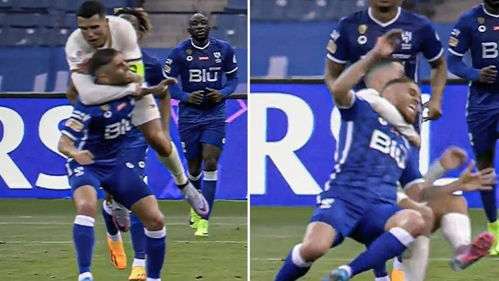 على طريقة أبطال “المصارعة” رونالدو يلقي خصمه على الأرض