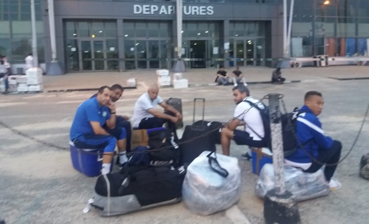 article 1538416595 بِعثة الرجاء تعاني في نيجيريا و السفارة المغربية تستجيب بعد ثلاث ساعات