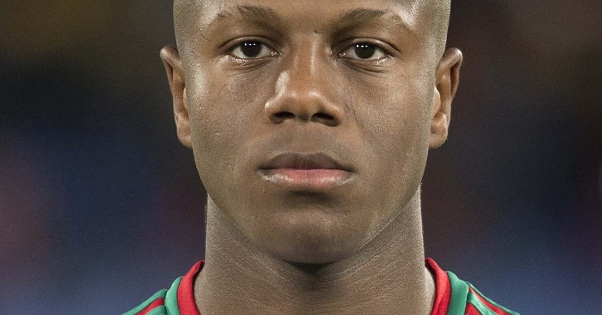 article 1539476362 لاعب المنتخب المغربي حمزة منديل يصدم الجماهير بتصرف غير أخلاقي