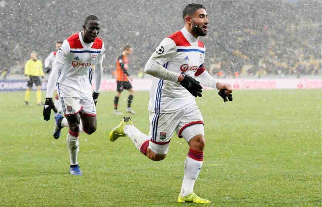 article 1544656376 نبيل فقير يقود ليون الفرنسي إلى دور الـ 16 لدوري الأبطال
