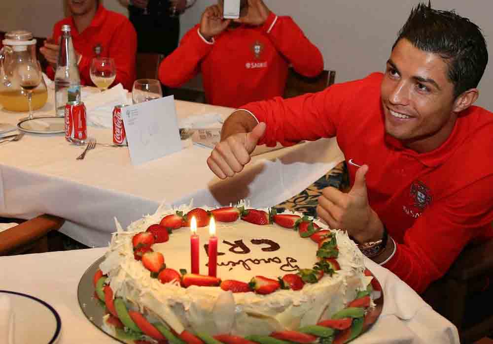 article 1549388840 رونالدو يطفئ شمعته الـ34 اليوم