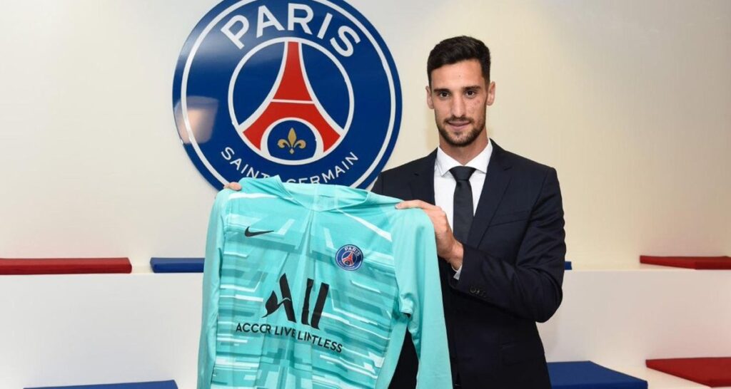 باريس سان جيرمان يتعاقد مع حارس إشبيلية