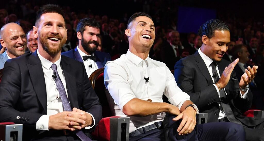 ميسي يتفوق على رونالدو في فيفا 20 وصلاح ضمن الخمس الأوائل