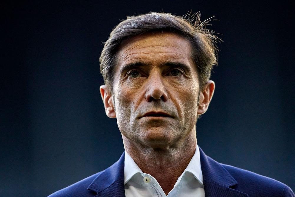 فالنسيا يقيل مدربه قبل مواجهته لبرشلونة