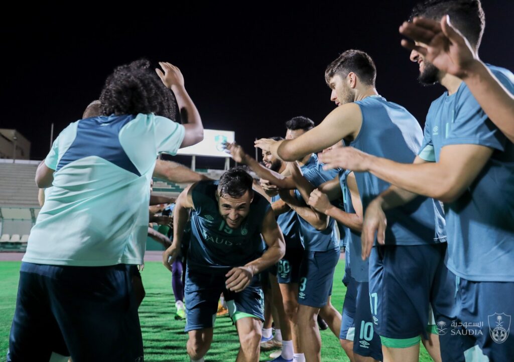 استقبال حافل لـ”البلايلي” بالأهلي السعودي
