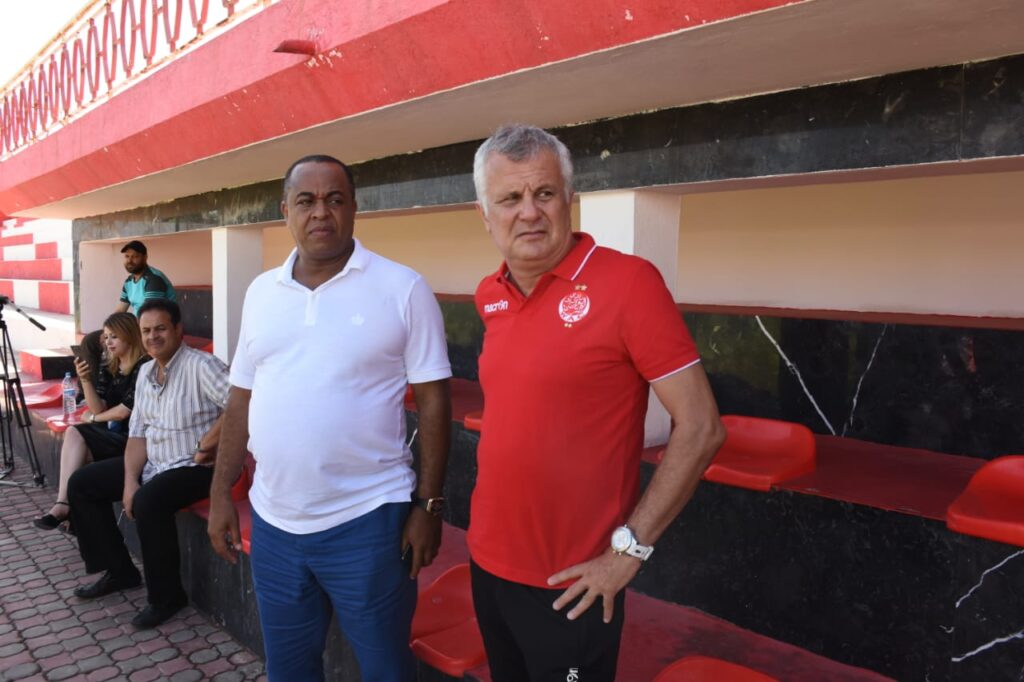 مشكل 4 أجانب يلاحق الوداد والمدرب يرفض التوقيع للأوغندي