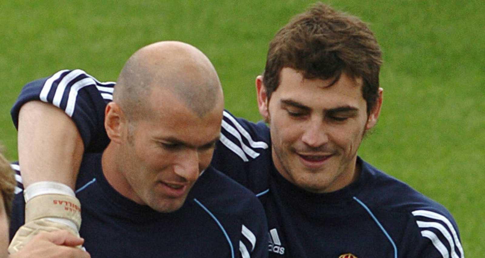 article 1569244970 كاسياس يدافع عن زيدان ويكيل له المديح