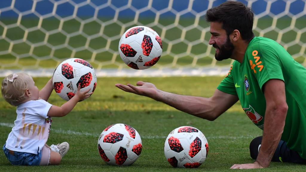 رسميًا ــ أليسون أفضل حارس في العالم و وزوري أجمل هدف