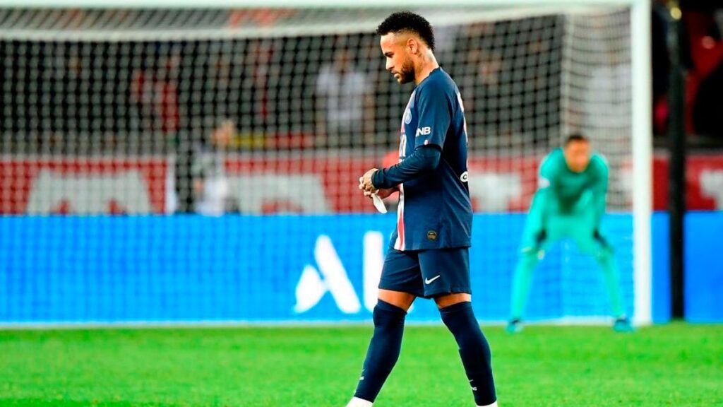 اجتماع لتمديد العقد بين سان جيرمان و نيمار