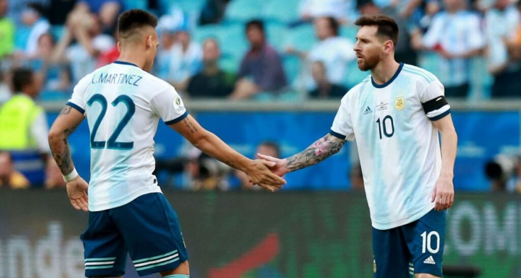 ميسي ينصح برشلونة بضم لاوتارو