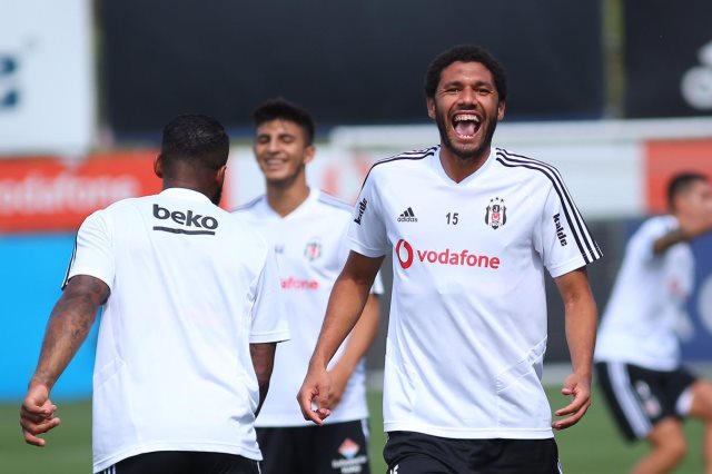 النني مرشح لارتداء قميص الميلان