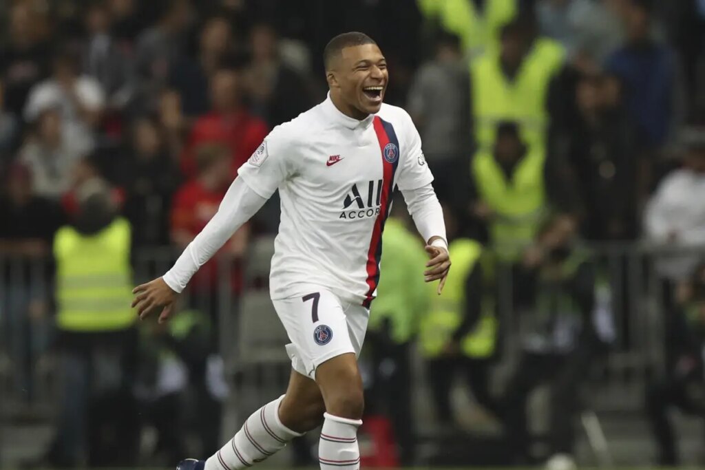 هاتريك مبابي يبعثر أرقام دوري الأبطال