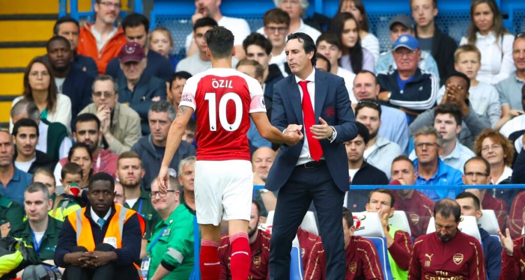 إيمري يكشف سبب غياب أوزيل عن مباريات أرسنال