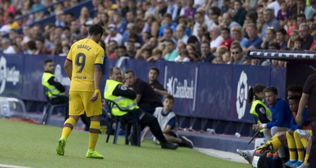 بعد إصابة سواريز..برشلونة يفقد لاعب آخر قبل قمة دوري الأبطال