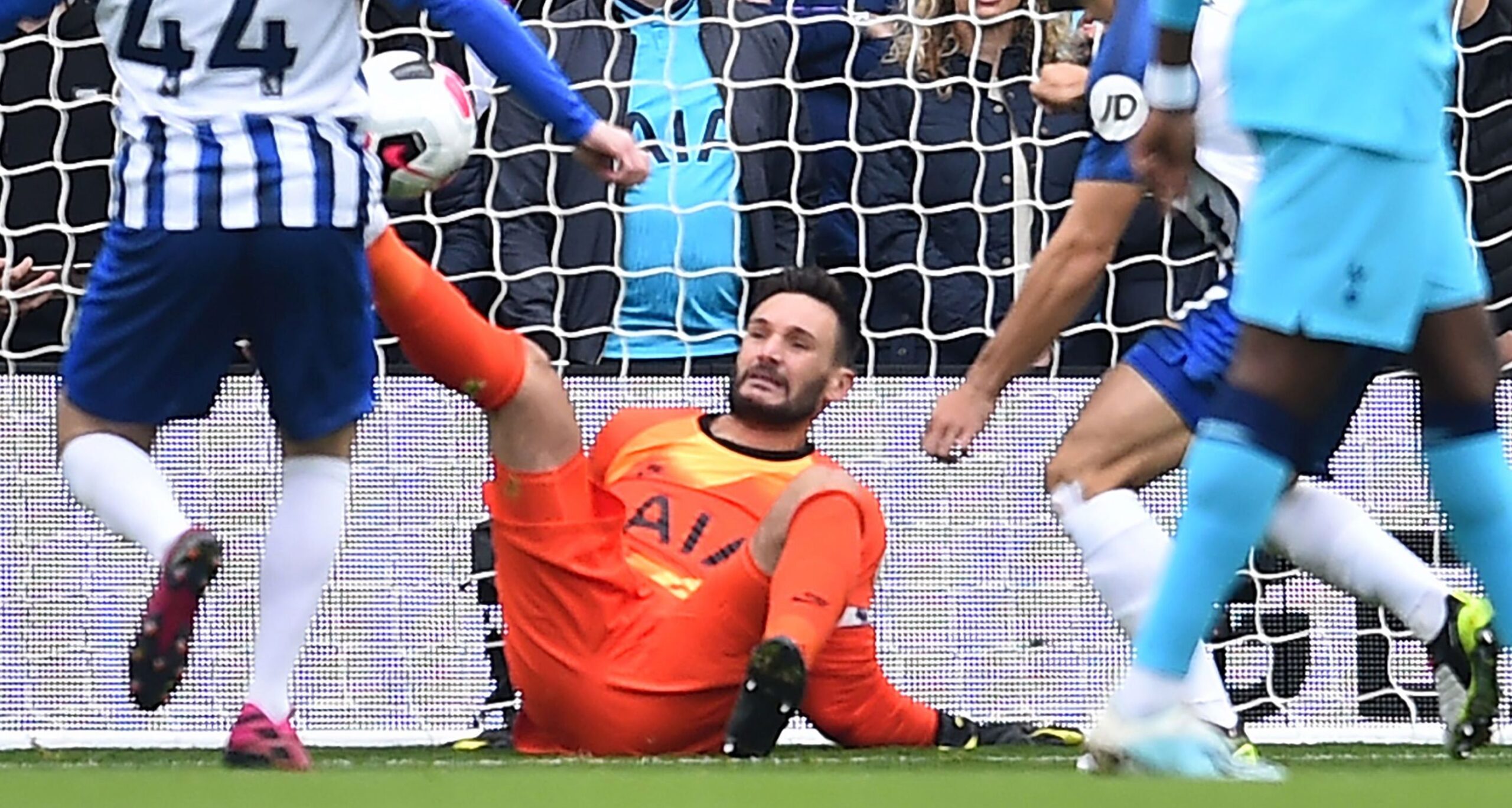 article 1573211104 scaled حارس توتنهام يخضع لجراحة في المرفق