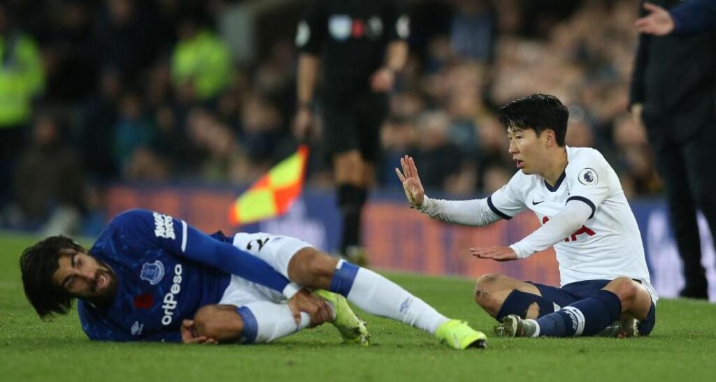 جوميز لاعب إيفرتون قد يعود من إصابة الكاحل هذا الموسم